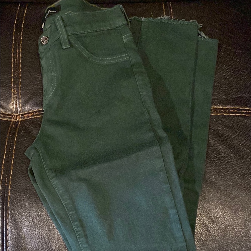 Distressed skinny jeans